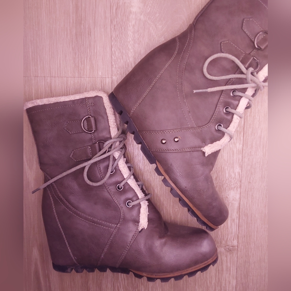 Women's Taupe Lace-Up Wedge Ankle Boots with Shearling Trim